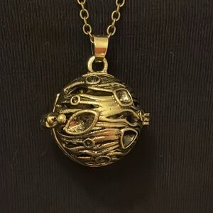 Locket/Pendant Necklace